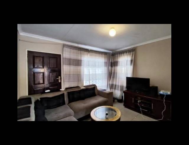 3 BEDROOM HOUSE FOR SALE IN SAVANNA CITY